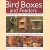 Bird boxes and feeders. Stylish designs for attracting birds. 11 step-by-step woodworking projects door Stephen Moss e.a.