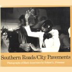 Southern Roads/City Pavements. Photographs of black Americans
Roland L. Freeman
€ 11,00 Southern Roads/City Pavements. Photographs of black Americans
Roland L. Freeman
€ 11,00