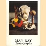 Man Ray: photographs. With 347 duotone plates door Jean-Hubert Martin e.a.