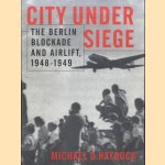 City Under Siege: The Berlin Blockade and Airlift, 1948-1949
Michael D. Haydock
€ 10,00 City Under Siege: The Berlin Blockade and Airlift, 1948-1949
Michael D. Haydock
€ 10,00