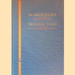 De Drukletter. Van zandgietvorm tot computer en de tweehonderd-talenproef van B.V. Drukkerij Sigma = Printing Types. From sand casting mould to computer and the Two-Hundred-Language type specimen of B.V. Drukkerij Sigma
Elisabeth d' Halleweyn e.a.
€ 20,00 De Drukletter. Van zandgietvorm tot computer en de tweehonderd-talenproef van B.V. Drukkerij Sigma = Printing Types. From sand casting mould to computer and the Two-Hundred-Language type specimen of B.V. Drukkerij Sigma
Elisabeth d' Halleweyn e.a.
€ 20,00