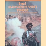 Het aanzien van 1982: twaalf maanden wereldnieuws in beeld door Amsterdam Boek