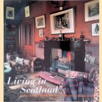 Living in Scotland
Roddy Martine
€ 10,00