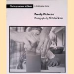 Family Pictures door Nicholas Nixon