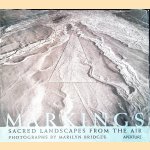 Markings: Sacred Landscapes from the Air door Marilyn Bridges e.a.