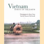 Vietnam: Spirits of the Earth
Frances FitzGerald e.a.
€ 12,50 Vietnam: Spirits of the Earth
Frances FitzGerald e.a.
€ 12,50