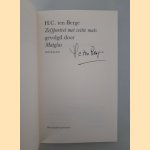 Zelfportret met witte muts gevolgd door Matglas. Novellen *GESIGNEERD*
H.C. Berge
€ 10,00