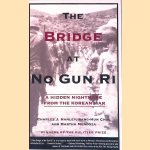 The Bridge at No Gun Ri: A Hidden Nightmare from the Korean War door Charles J. Hanley e.a.
