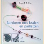 Borduren met kralen en pailletten: 150 patronen voor kleding en accessoires door Kenneth D. King Borduren met kralen en pailletten: 150 patronen voor kleding en accessoires door Kenneth D. King
