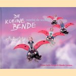 De kleine bende voorbij de wolken
Mirjam Leslie-Pringle e.a.
€ 10,00 De kleine bende voorbij de wolken
Mirjam Leslie-Pringle e.a.
€ 10,00
