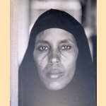 Fazal Sheikh
Nadia Arroyo Arce e.a.
€ 35,00 Fazal Sheikh
Nadia Arroyo Arce e.a.
€ 35,00