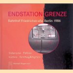 Endstation Grenze: Bahnhof Friedrichstra&szlig;e Berlin 1986: Geheime Fotos eines Grenzg&auml;ngers door Michael Magercord