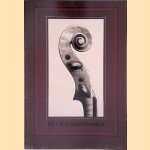 Het strijkinstrument / Tentoonstelling in Concertgebouw de Doelen Rotterdam ter gelegenheid van het 75-jarig bestaan van de Kamermuziekvereeniging Rotterdam door Rob van Acht