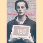 Muziek achter prikkeldraad: Dagboek uit een interneringskamp 1940-1945
William Hilsley e.a.
&euro;&nbsp;10,00