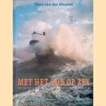 Met het oog op zee: De Nederlandse reddingmaatschappijen in beeld (Keeping an eye on the sea, with an English summary) door Cees van der Meulen e.a.