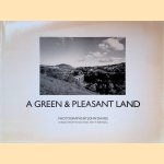 John Davies: A Green & Pleasant Land door Michael Wood
