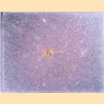 Een cirkel van licht: zes jaar pinhole fotografie in het basisjaar van de Gerrit Rietveld Academie = A Circle of Light: six years of pinhole photography in the foundation year of the Gerrit Rietveld Academie
Rob Slooten e.a.
€ 12,50 Een cirkel van licht: zes jaar pinhole fotografie in het basisjaar van de Gerrit Rietveld Academie = A Circle of Light: six years of pinhole photography in the foundation year of the Gerrit Rietveld Academie
Rob Slooten e.a.
€ 12,50