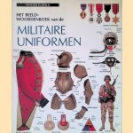 Het beeldwoordenboek van de militaire uniformen door Trudi Schraa