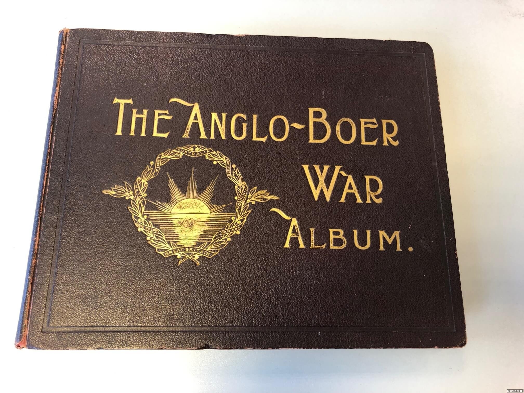 Edwards, Dennis - The Anglo-Boer War, October 11th, 1899 - May 31st, 1902. An Album of upwards of Five Hundred Photographic Engravings. A Picture Record of the Movements of the Britsh, Colonial, and Boer Forces engaged in the Conflict