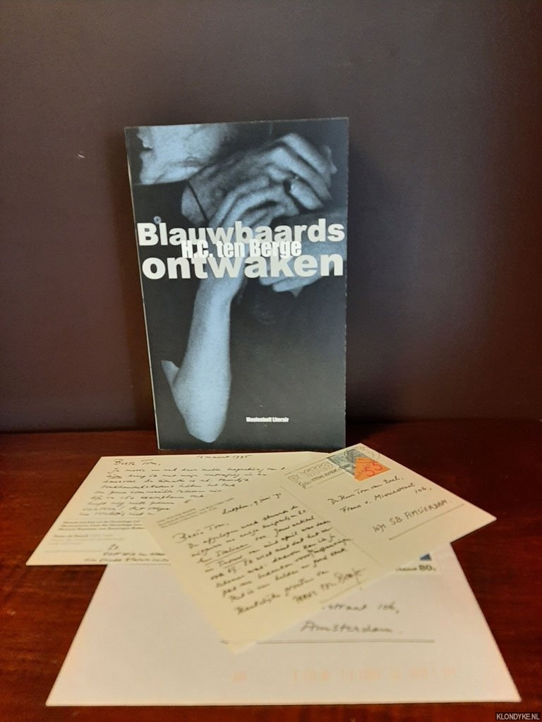 Berge, H.C. ten - Blauwbaards ontwaken. Een verdraaide geschiedenis *met twee GESIGNEERDE kaarten*