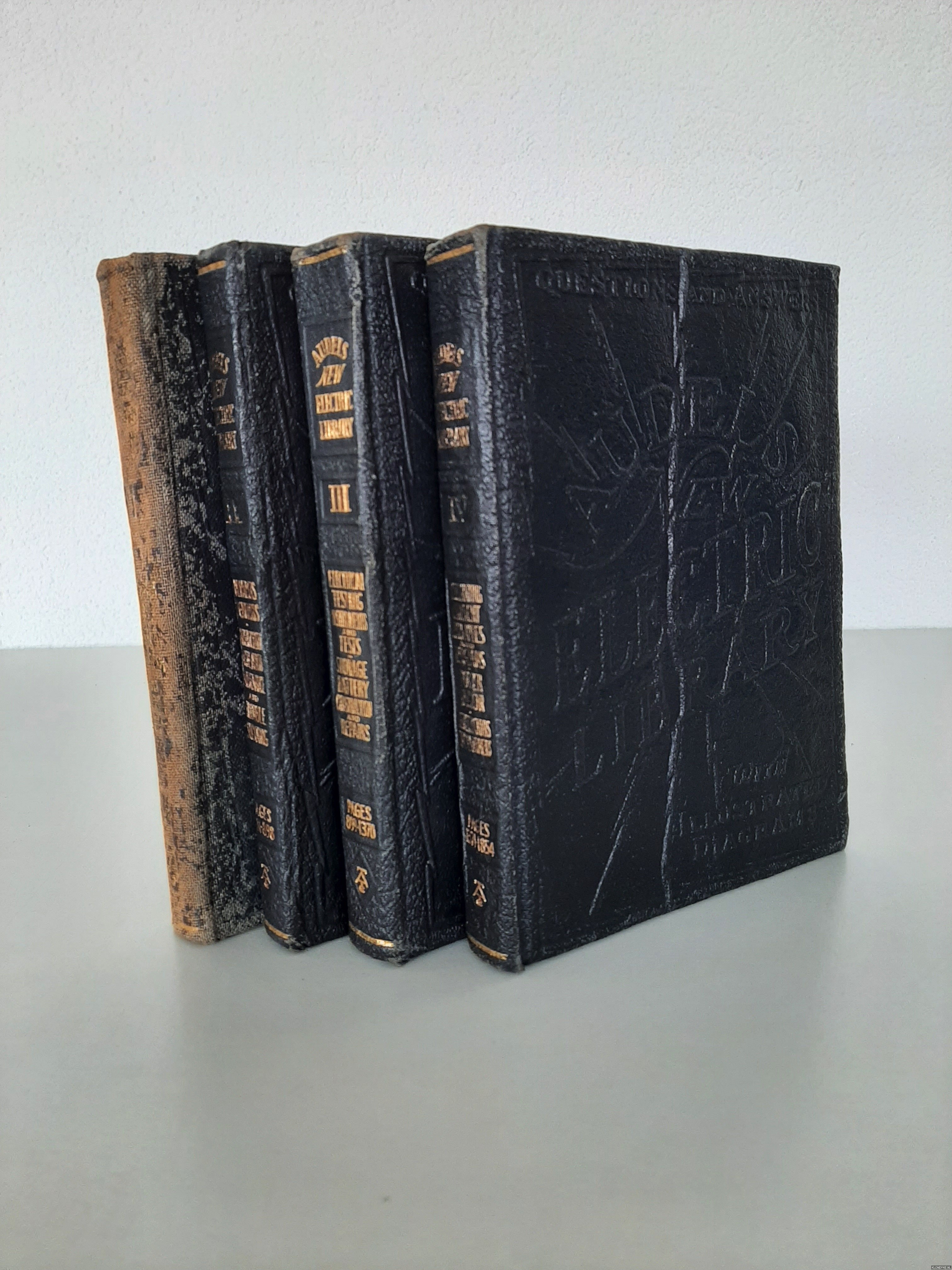 Graham, Frank D. - Audels New Electric Library. For engineers, electricians all electrical workers mechanics and students Volume I-IV