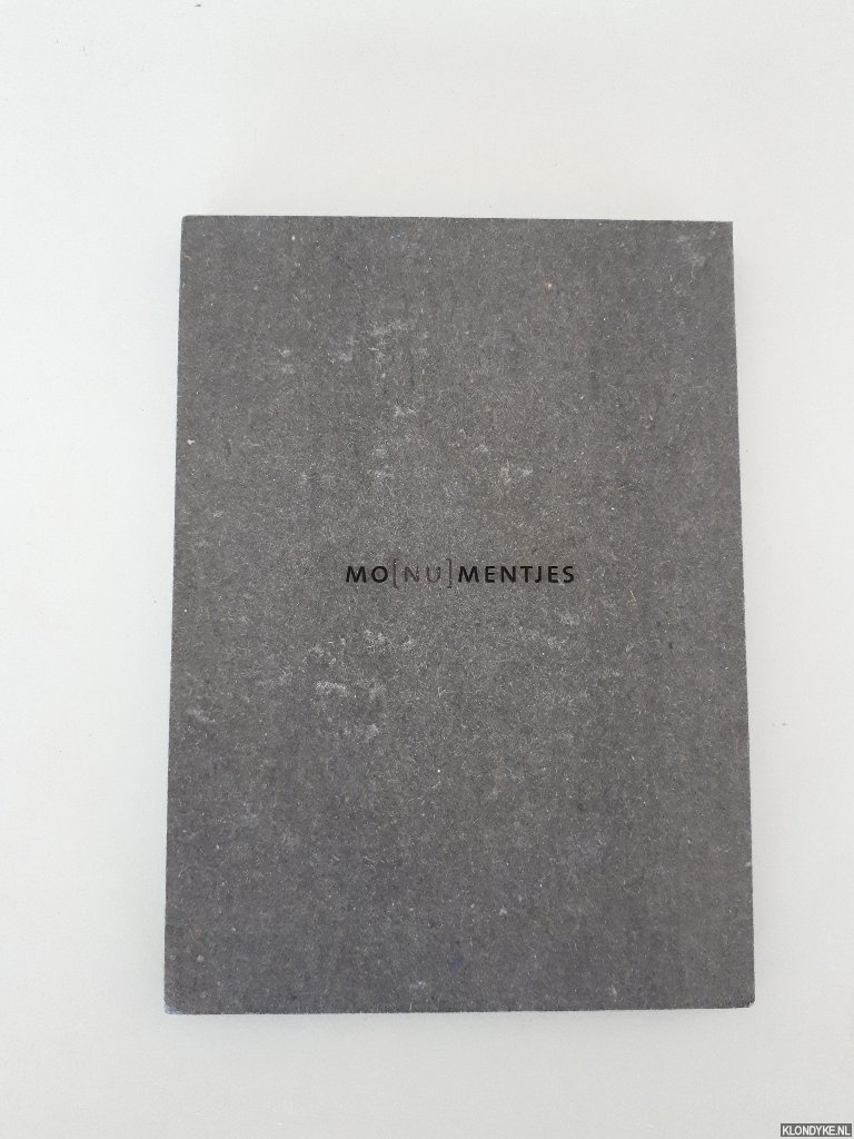 Kler, Joop de (haiku/senryu) & Bert Bulder (fotografie) & Chris Reinewald (handschrift) & Marise Knegtmans (objecten - Monumentjes