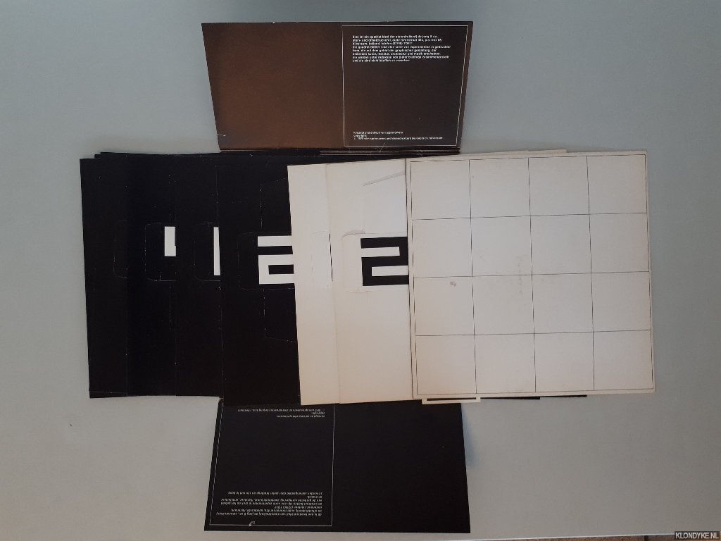 Spreeuwers, Wim (conept and design) - 16 kubussen en een speelveld = 16 cubes and a playing board