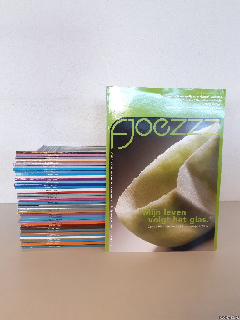 Burght, Angela van der & Piet Augustijn - Fjoezzz: kwartaalblad van de Vereniging van Vrienden van Modern glas (41 afleveringen)