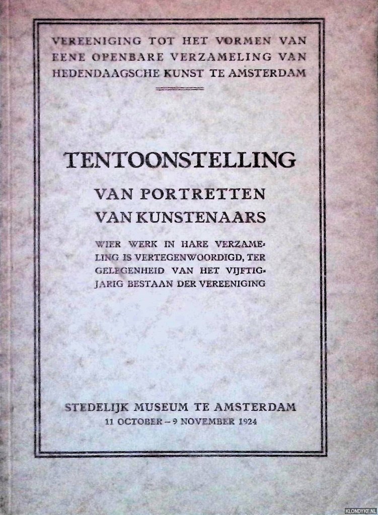 Stedelijk Museum Amsterdam - Tentoonstelling van portretten van kunstenaars wier werk in hare verzameling is vertegenwoordigd, ter gelegenheid van het vijftigjarig bestaan der vereeniging