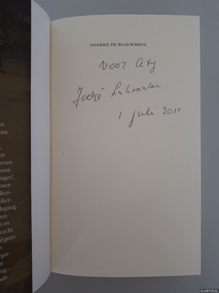 Lakmaker, Joosje - Voorbij de Blauwbrug: het verhaal van mijn joodse grootvader *GESIGNEERD*