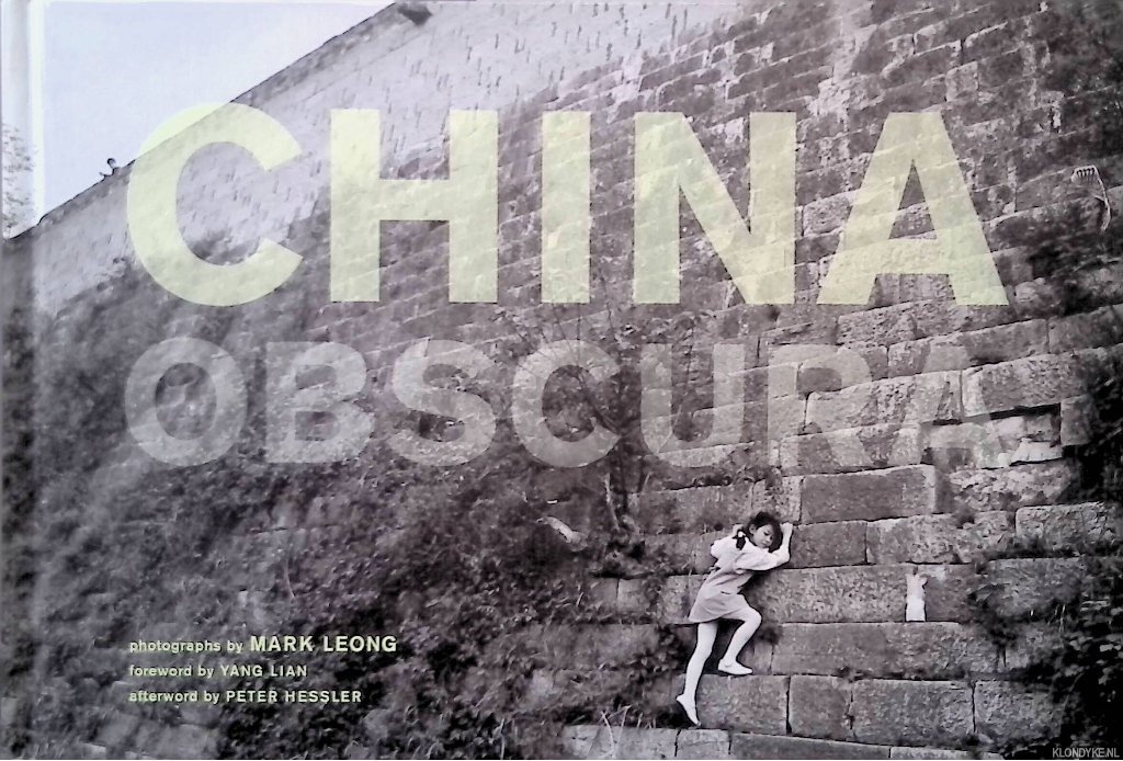 Leong, Mark (photographs) & Yang Lian (foreword) & Peter Hessler (afterword) - China obscura