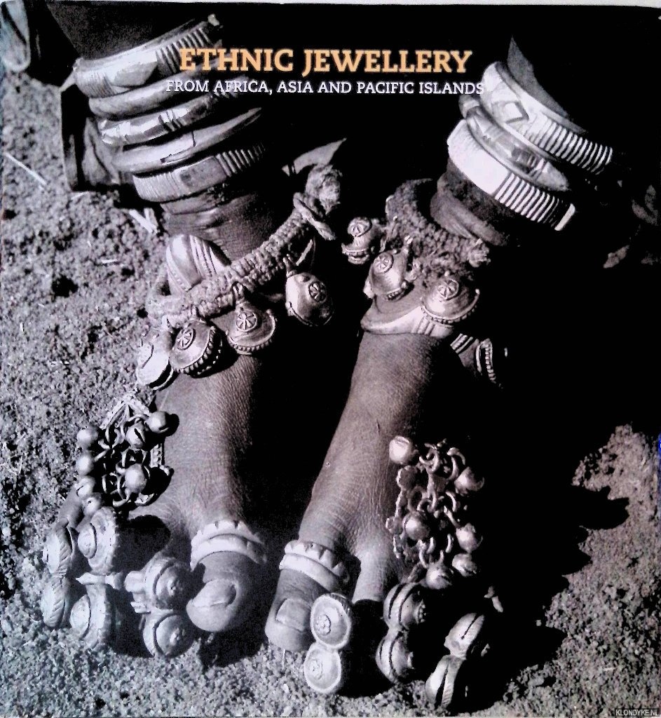 Hoek, Coerien W. & Annelies Moors & Roelof J. Munneke & Oppi Untracht & Ren van der Star & Pim Westerkamp & Michiel Elsevier Stokmans (photographs) - Ethnic Jewellery: From Africa, Asia And The Pacific Islands: the Ren van der Star Collection