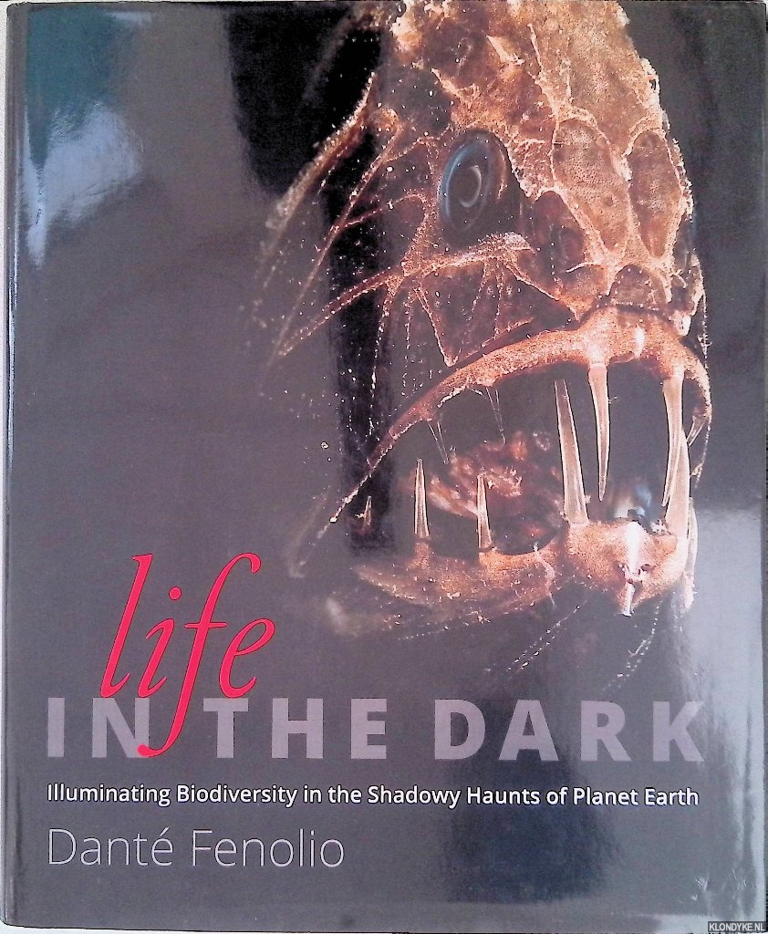 Fenolio, Dant - Life in the Dark: Illuminating Biodiversity in the Shadowy Haunts of Planet Earth